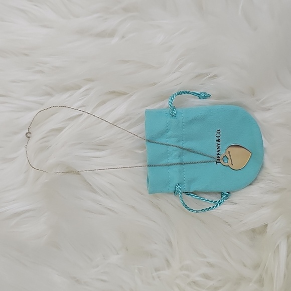 Tiffany & Co. Heart Charm 727 Fifth Avenue New York Necklace - Picture 10 of 13